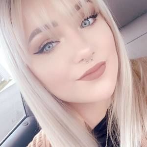 Meet your Posher, Carly